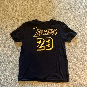 LeBron James black t-shirt jersey